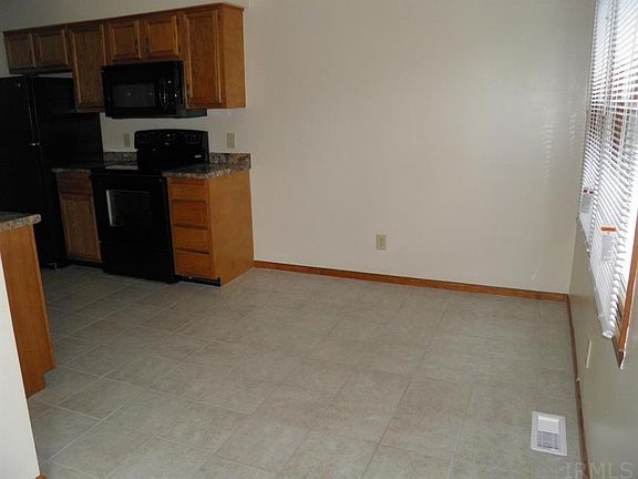 2nd image of 617 W Pine Ln