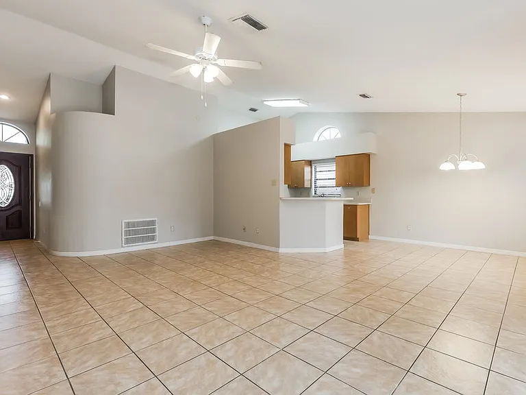 1440 Tiverton Dr — Photo 3