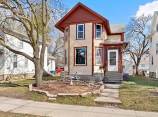 1002 Wright St, Oshkosh, WI 54901