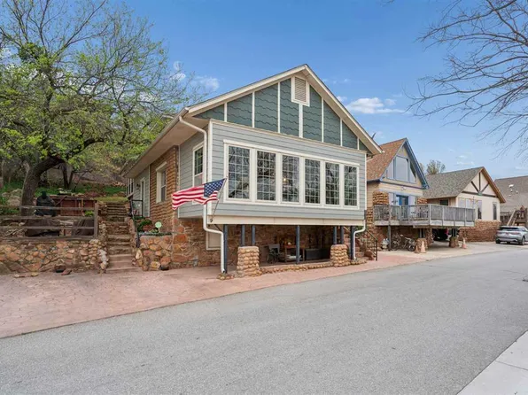 160 W Lake Dr, Medicine Park, OK 73557