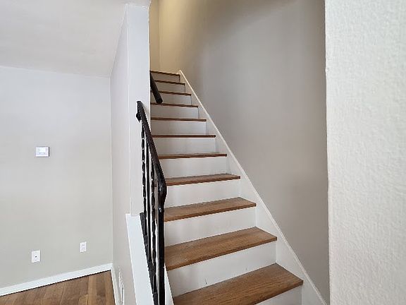 4th image of 5611 Selby Ct