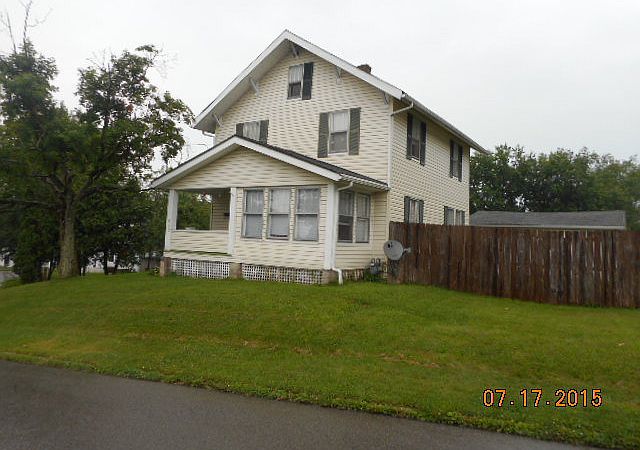 1st image of 471 Rembrandt St