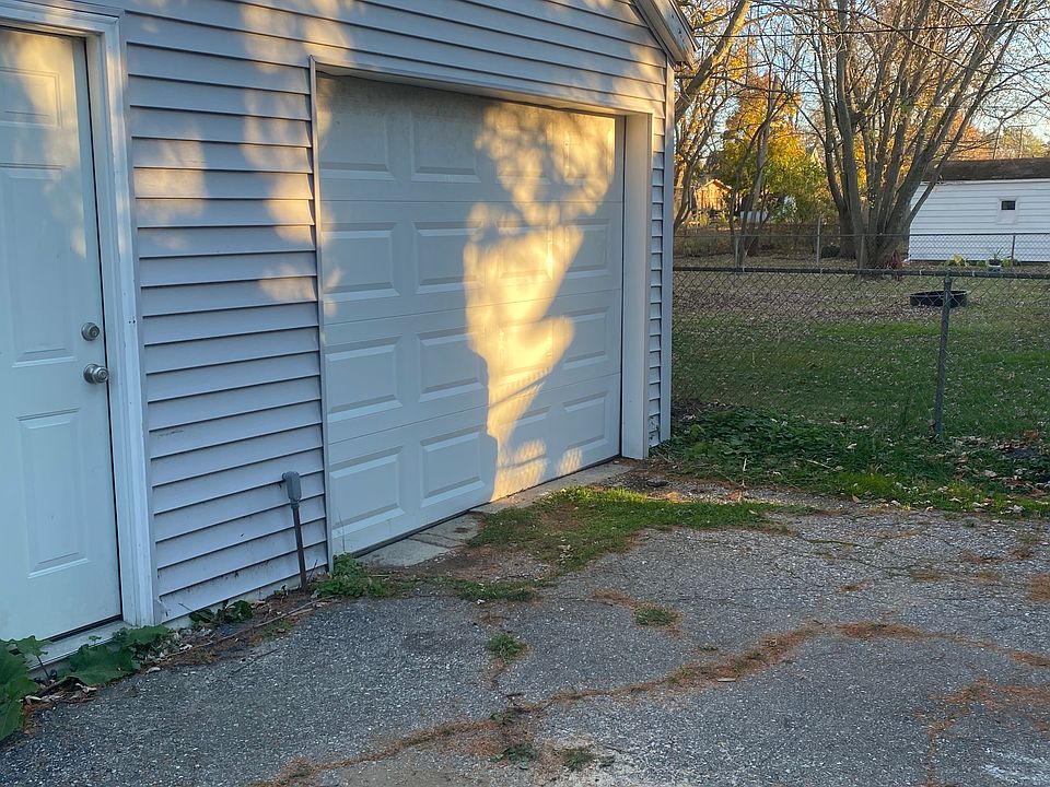 1st image of 621 Woodlawn Ave