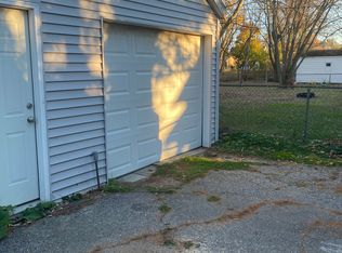 621 Woodlawn Ave, Owosso, MI 48867