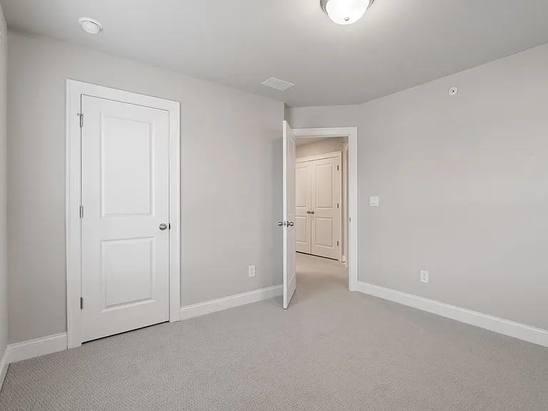 713 Mulberry Walk — Photo 8