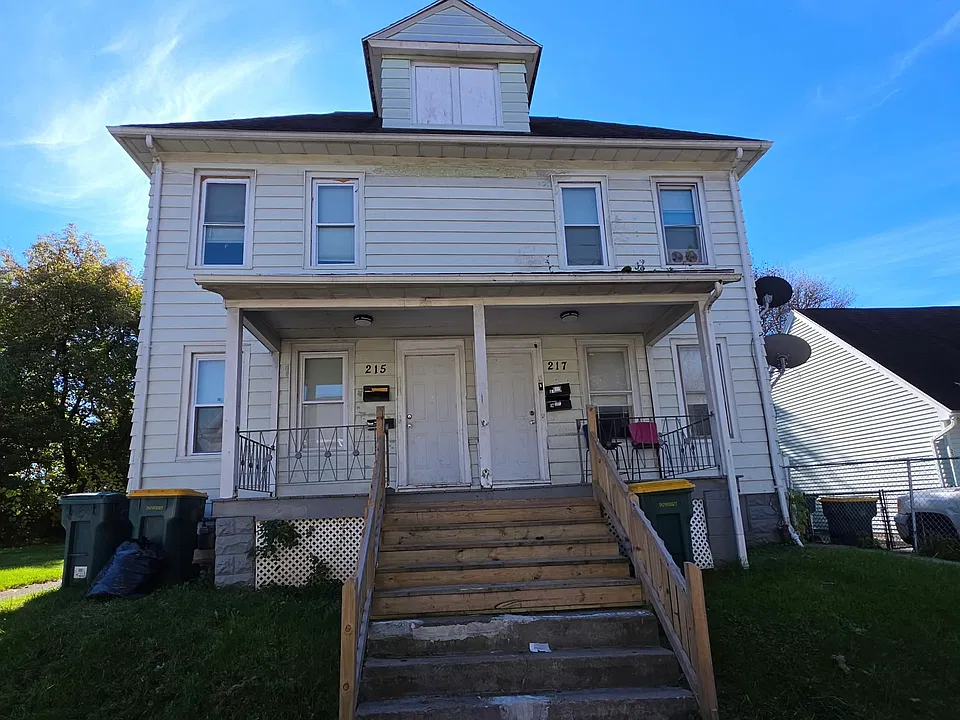 215-217 Emerson St #215