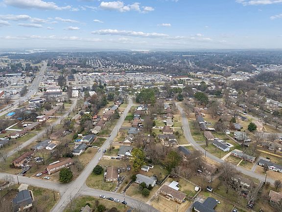 3rd image of 613 Atlanta Dr