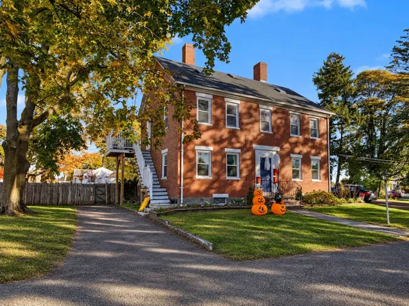 121 Sylvan St APT B, Danvers, MA 01923