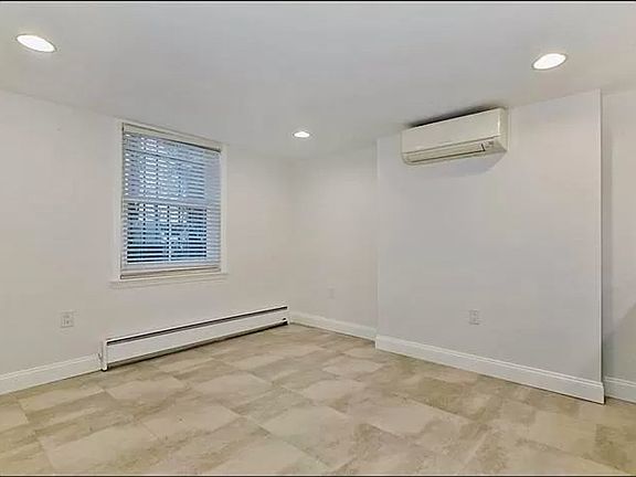 5th image of 156 Sussex St #1