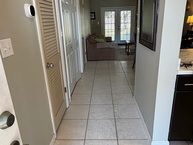 2 Court Dr #2 — Photo 4