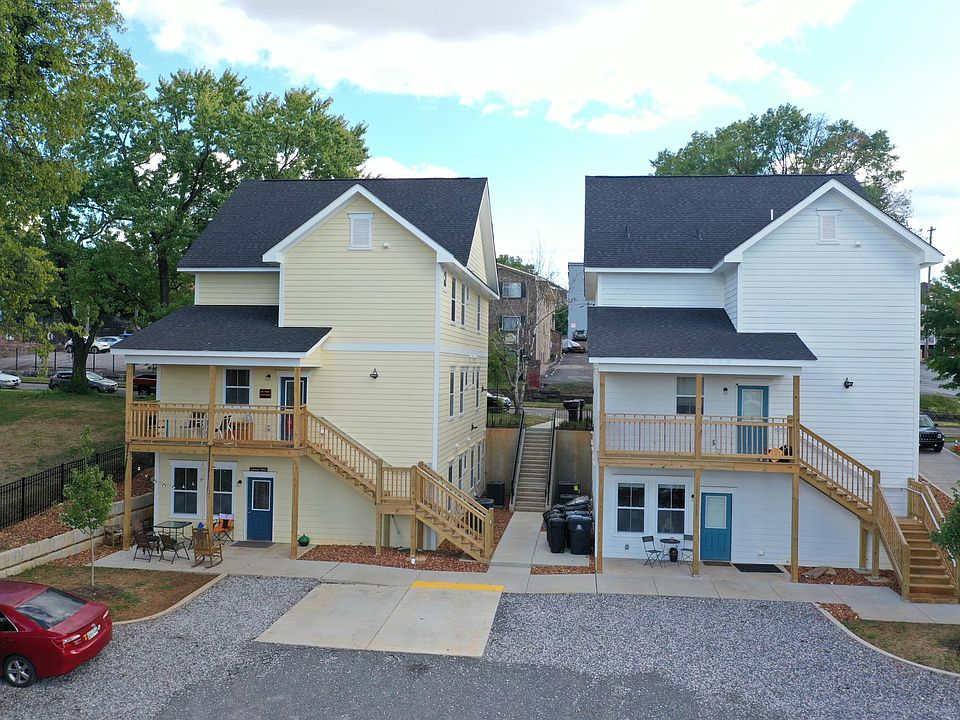Entrance to both units- 1517 (White) and 1521 (Yellow)