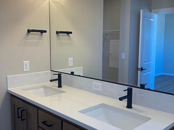 Dual vanity sink in Master bath