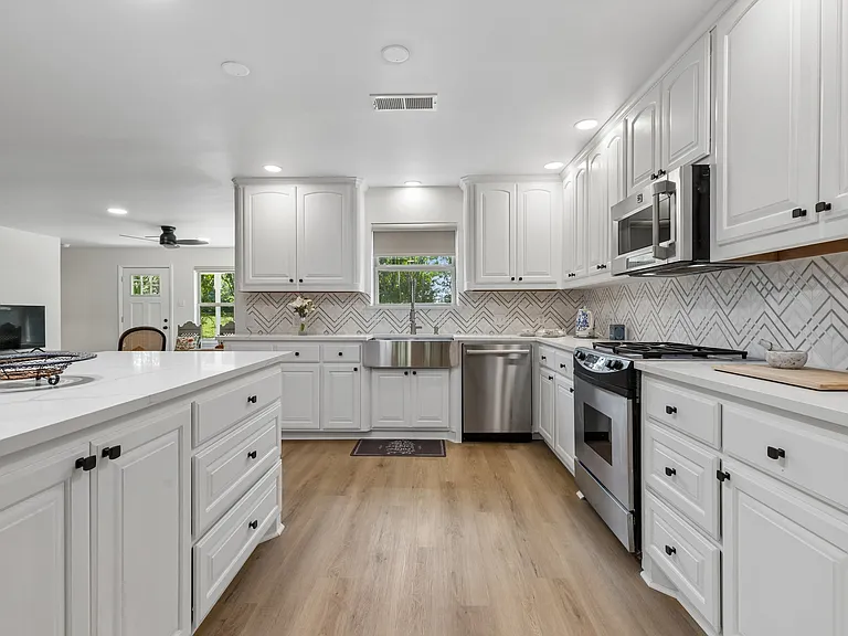 1212 W Murphy Rd — Photo 9