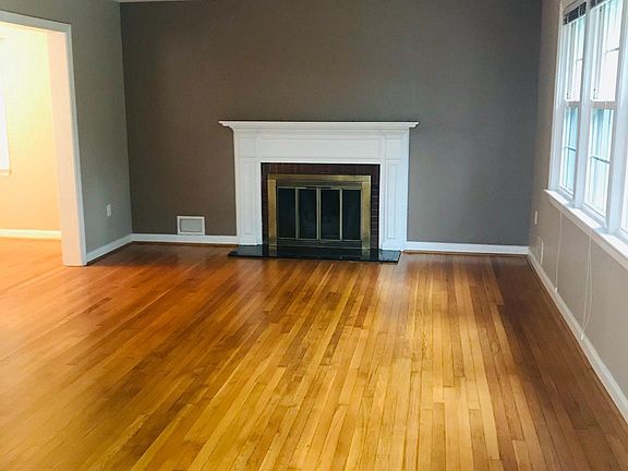 3rd image of 5517 Fairfax Dr