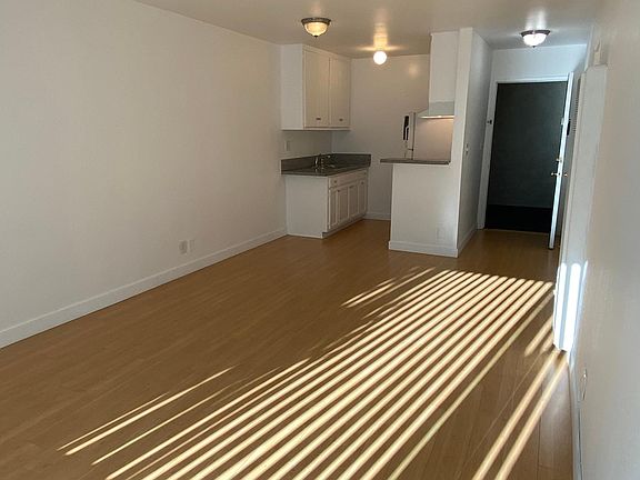 2nd image of 840 Venice Blvd APT 2