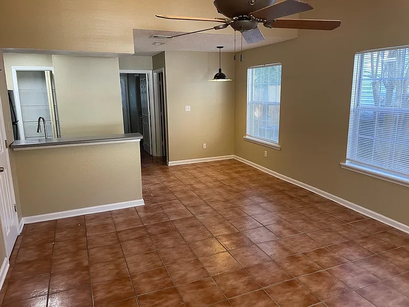 3 bed, 2.0 bath, 1188 sqft, $1,350 — Photo 3
