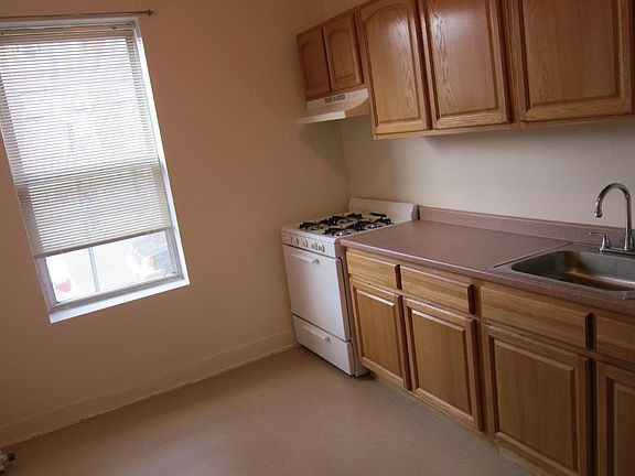 2nd image of 3548 Steinway St #8