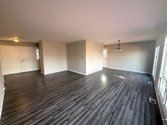 3rd image of 1606 W Lexington Dr