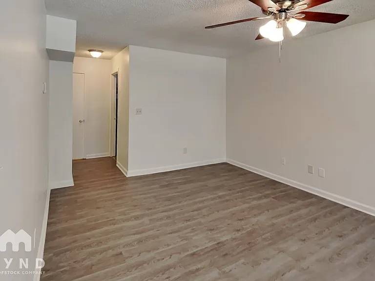 5561 Northcut Dr — Photo 13