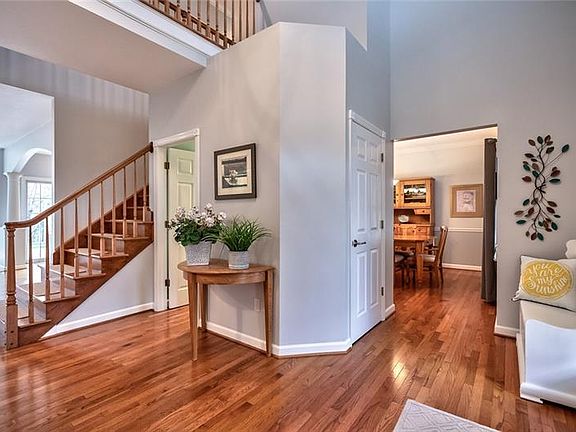 3rd image of 106 Maplewood Dr