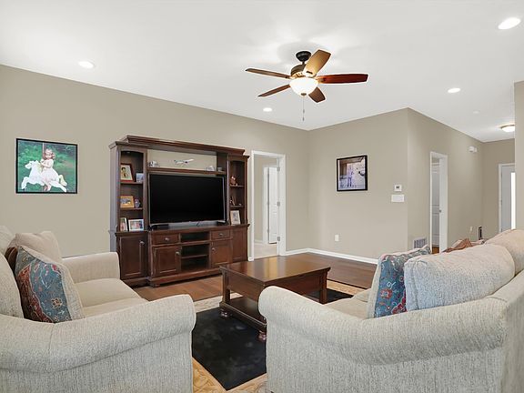 5th image of 6124 Blue Fox Ln