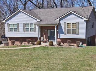 4261 Waco Dr, New Kensington, PA 15068