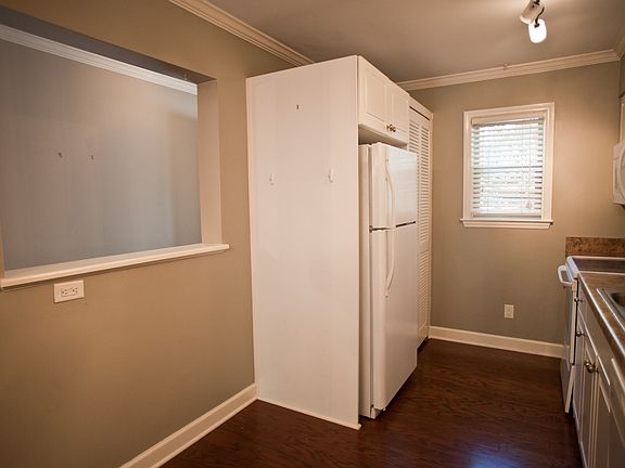 4th image of 1513 E Franklin St #D137