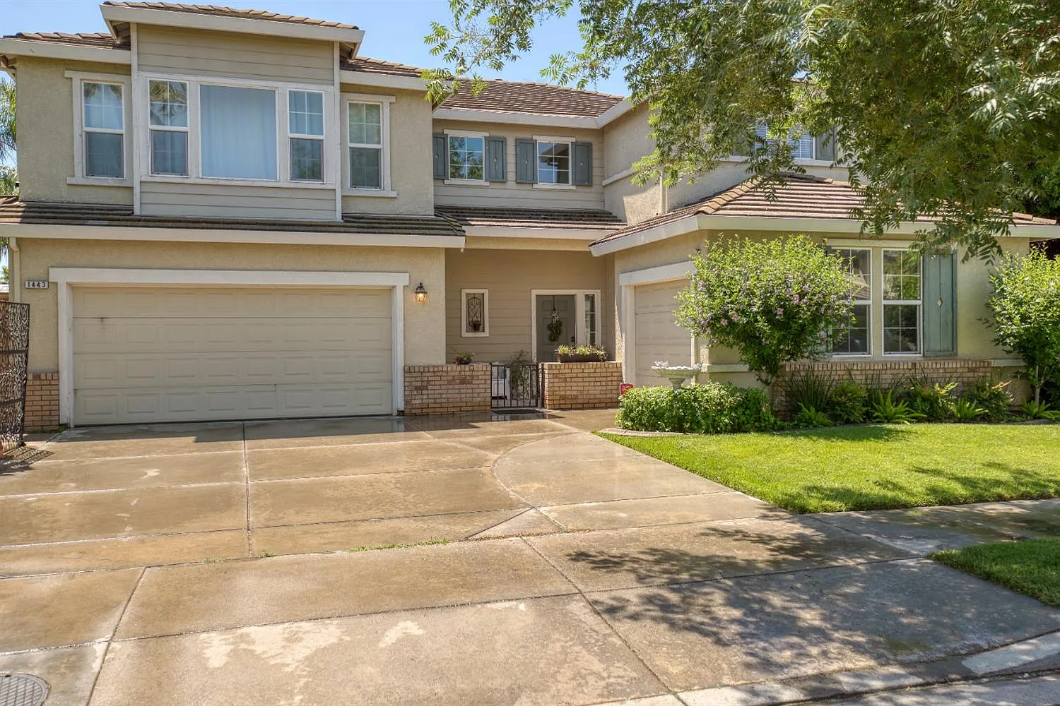 1443 Grand Oak Way photo 1
