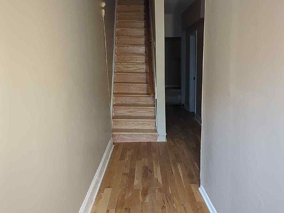 2nd image of 1221 W 4th St #1