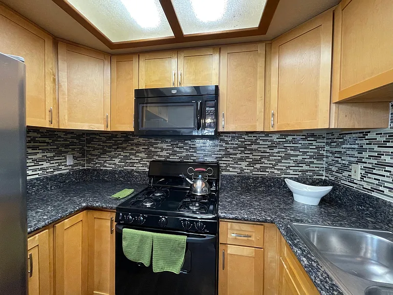 5251 Willowcrest Ave #5 — Photo 46