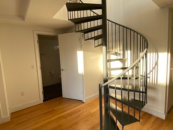 3rd image of 39 E 21st St #7BB