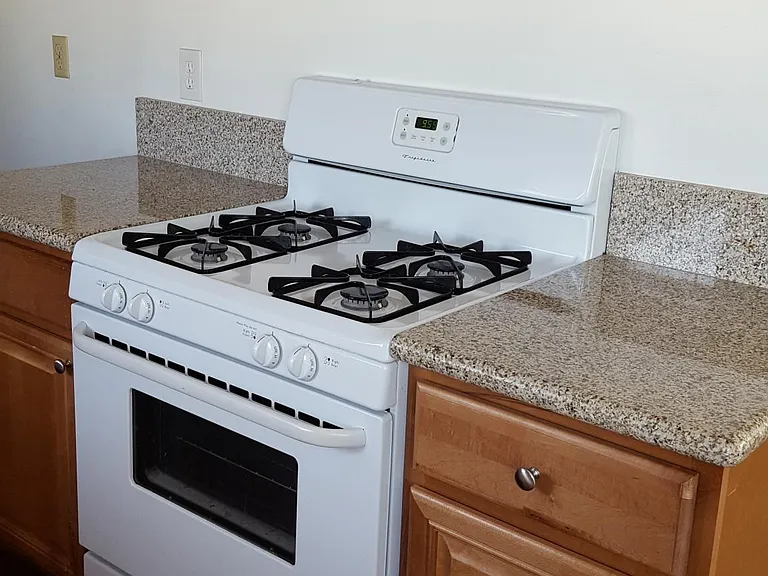 25903 Cypress St — Photo 2