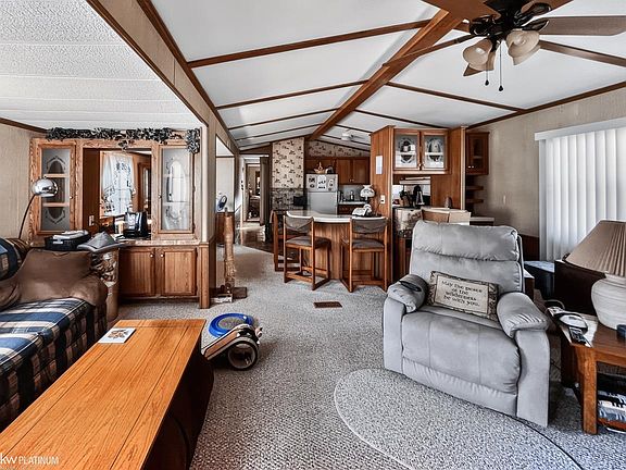 4th image of 48609 Pineview Dr