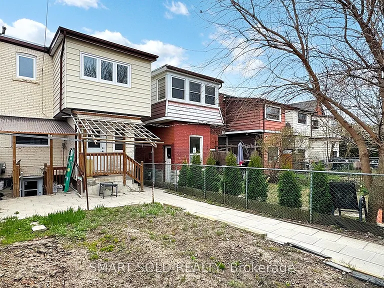 1040 Ossington Ave #BASEMENT — Photo 3