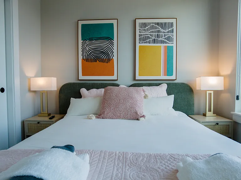 Second bedroom, bedside lamps with USB