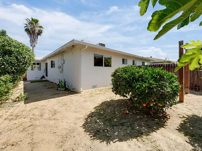 10158 De Soto Way — Photo 5