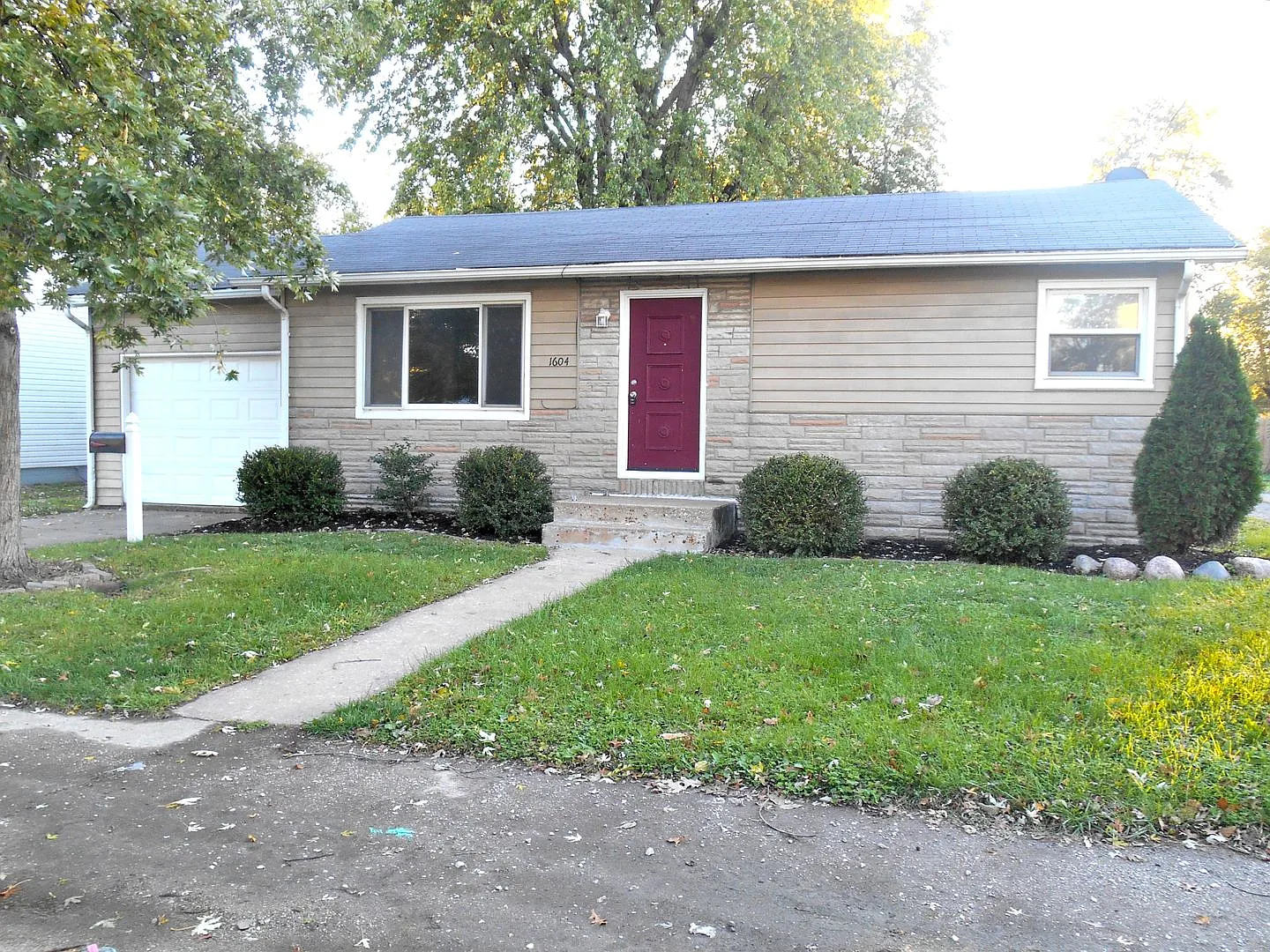 1604 Sycamore St photo 1