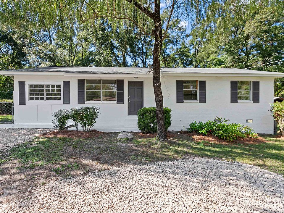 1st image of 8526 Forest Wood Dr