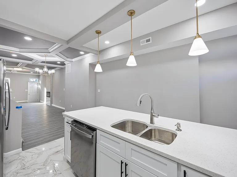 723 N Luzerne Ave — Photo 14