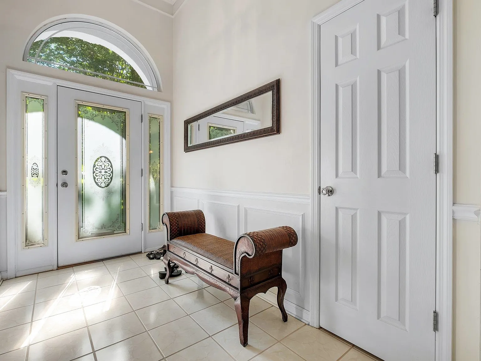 4 bed, 2.0 bath, 1890 sqft, $2,500 — Photo 2
