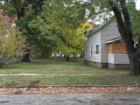 2nd image of 567 E Isabella Ave