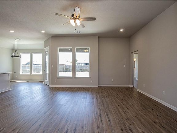 3rd image of 370 Cavitt Ct