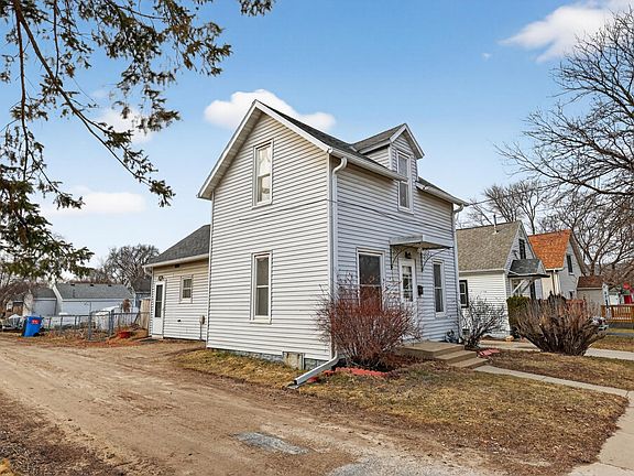 4th image of 1013 2nd Ave NW