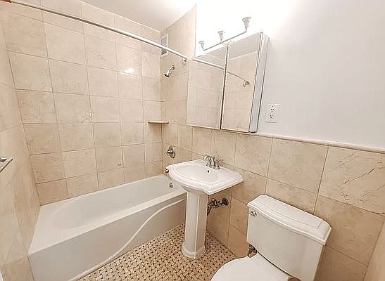 4th image of 305 E 47th St #8F