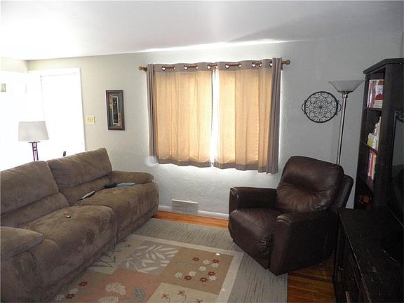 3rd image of 135 Glendale Dr