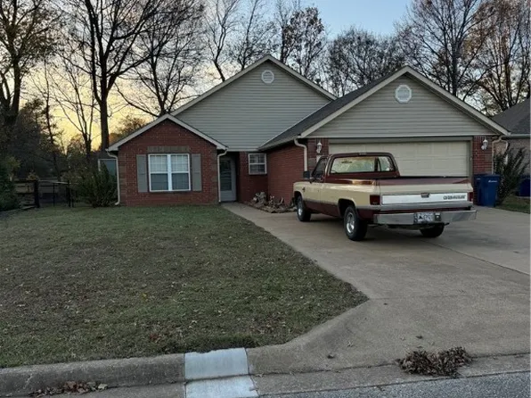 486 Sunset Ln, Siloam Springs, AR 72761