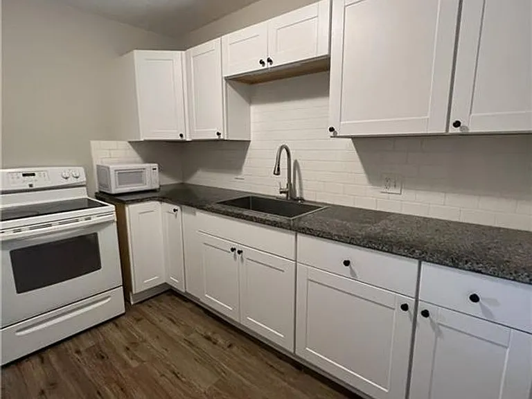 454 Kling St — Photo 5