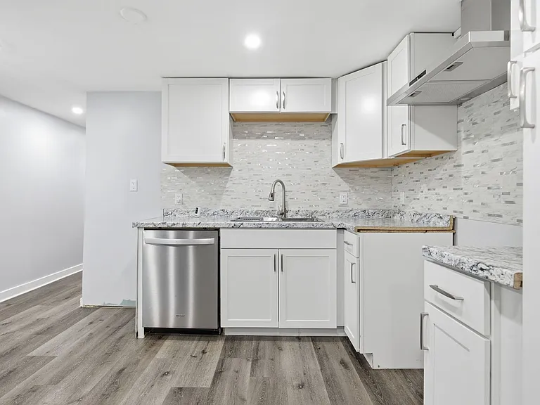 2834 Clifton Ave — Photo 16
