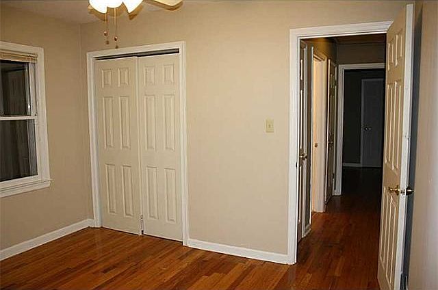 2nd image of 2050 Meadowbrook Ln SE