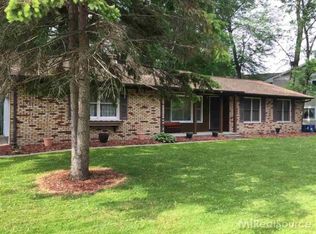 806 Townsend Cres W, Algonac, MI